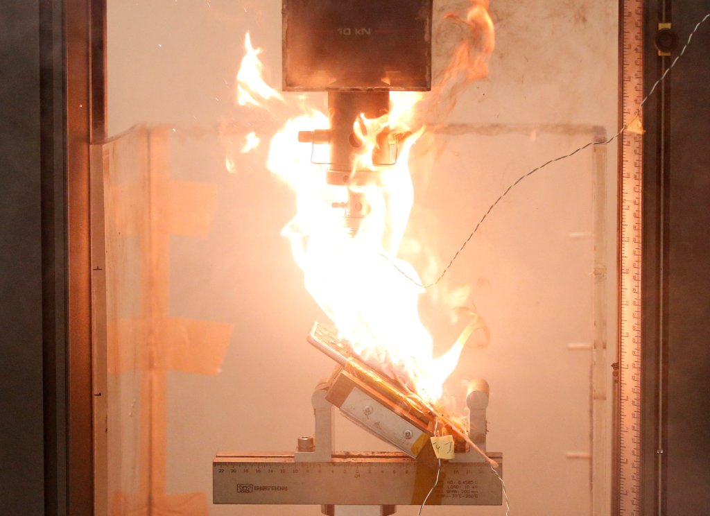Samsung Note 7 Phone Fire during a pressure test.